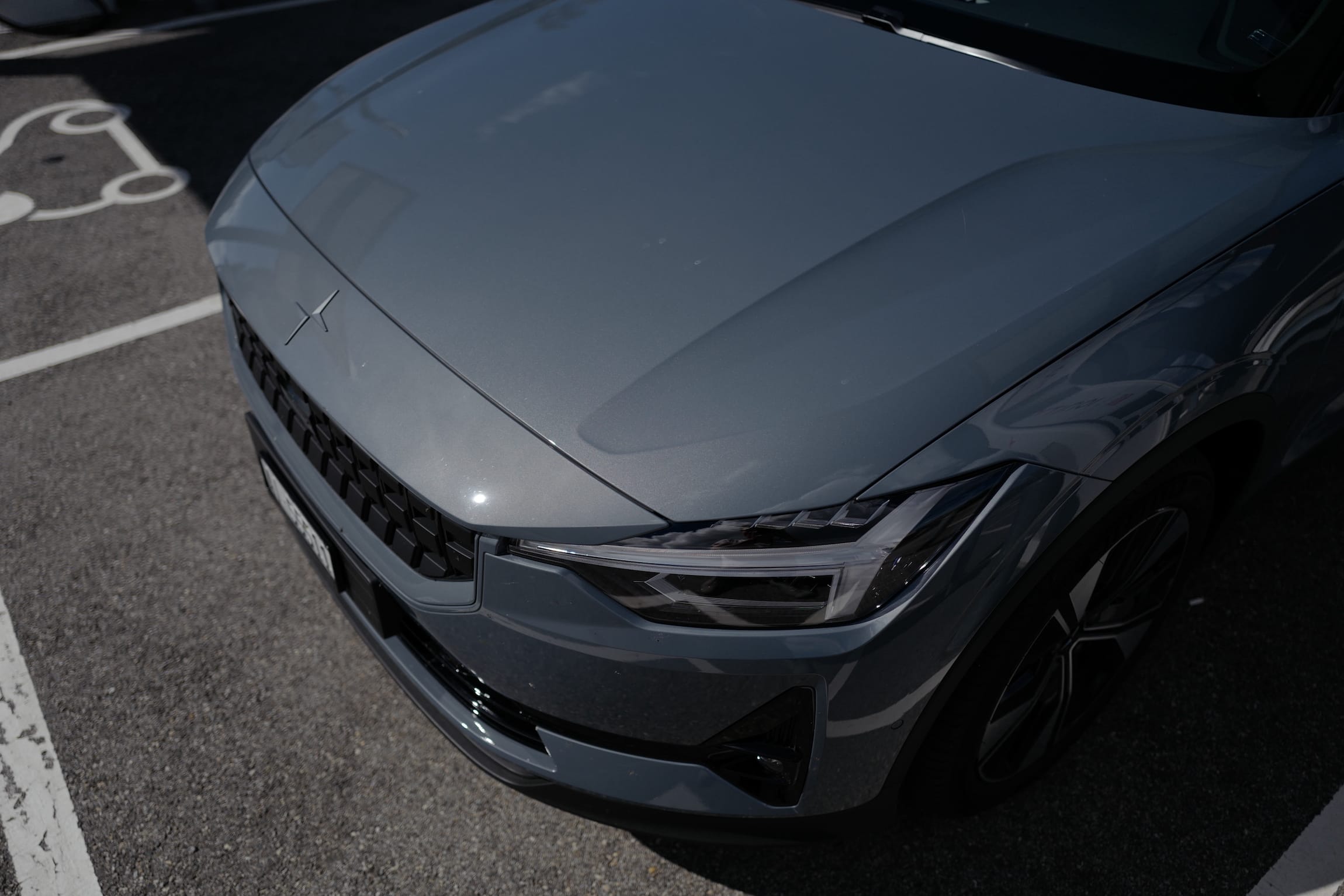 Three-quarter view of the front of the Polestar