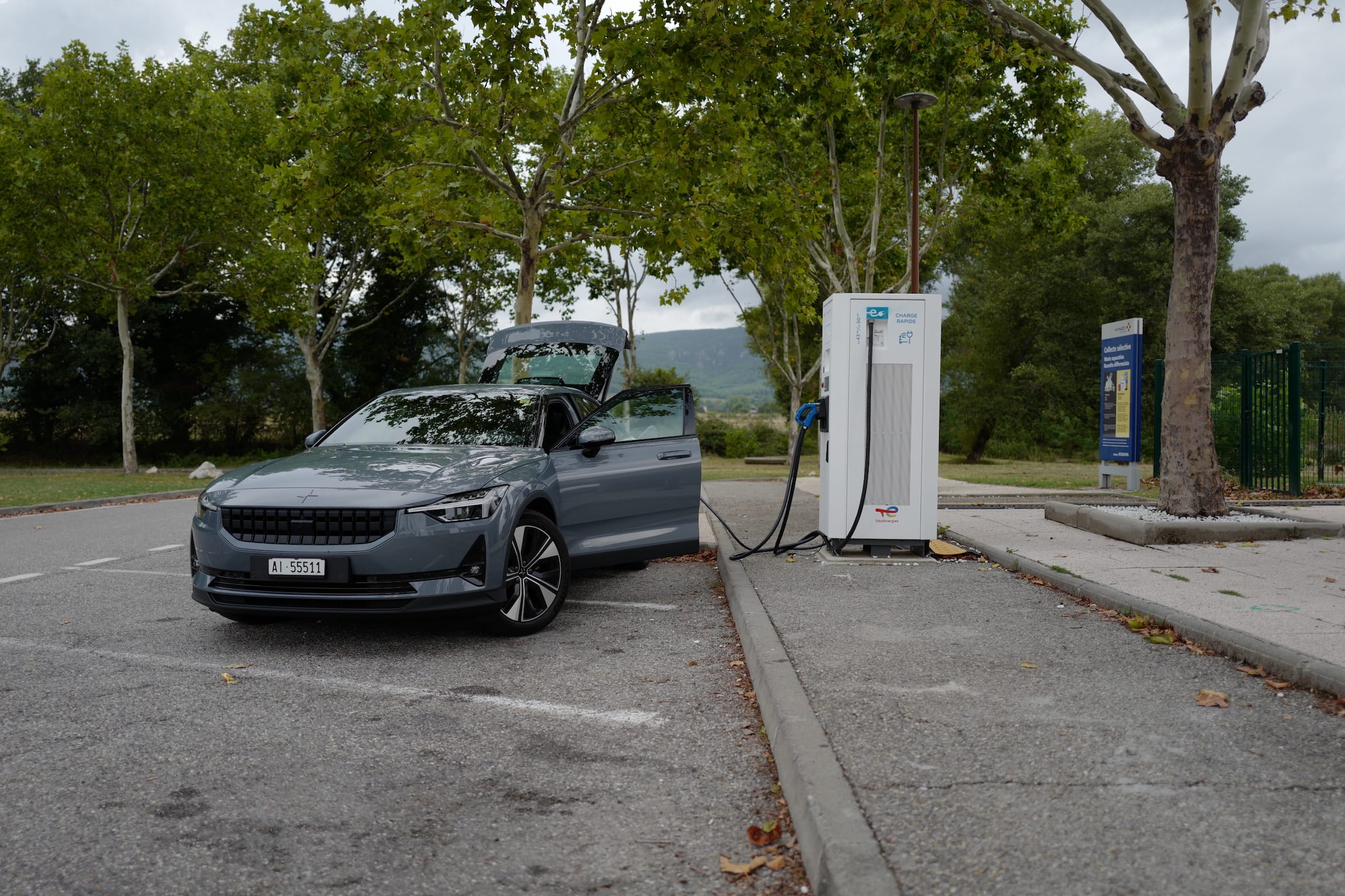 Three-quarter view of the front of the Polestar