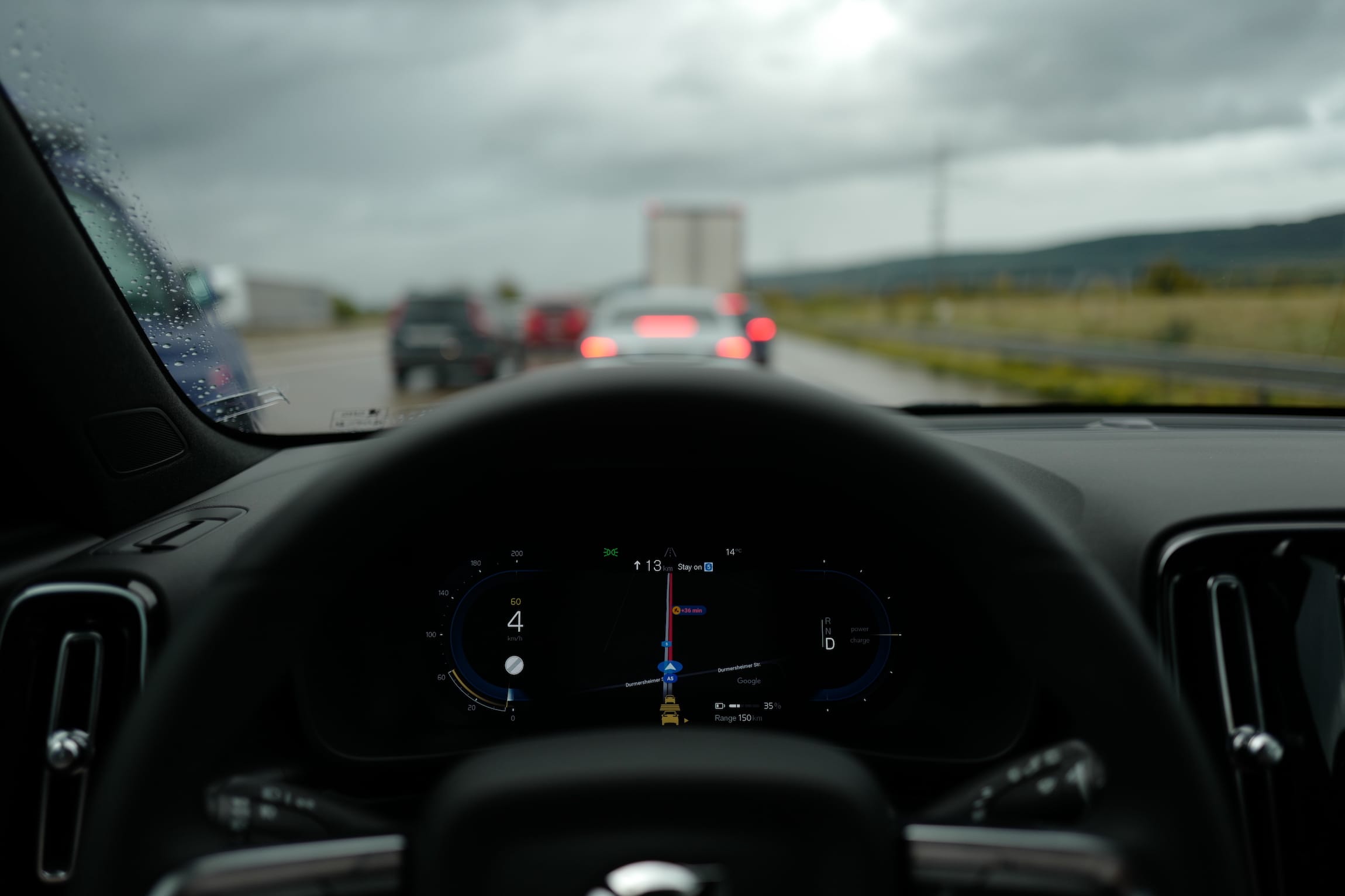 Volvo XC40 in traffic